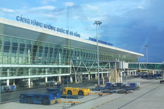 Usługa szybkiej ścieżki na międzynarodowym lotnisku w Da Nang z opcją karty SIM