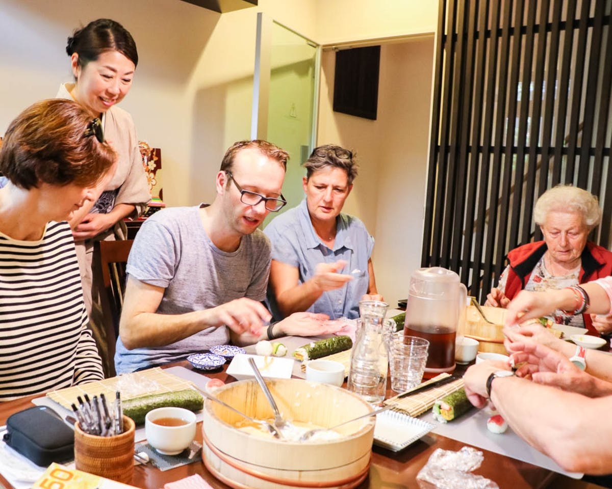 Traditionele zelfgemaakte sushi-cursus in Kyoto-stijl