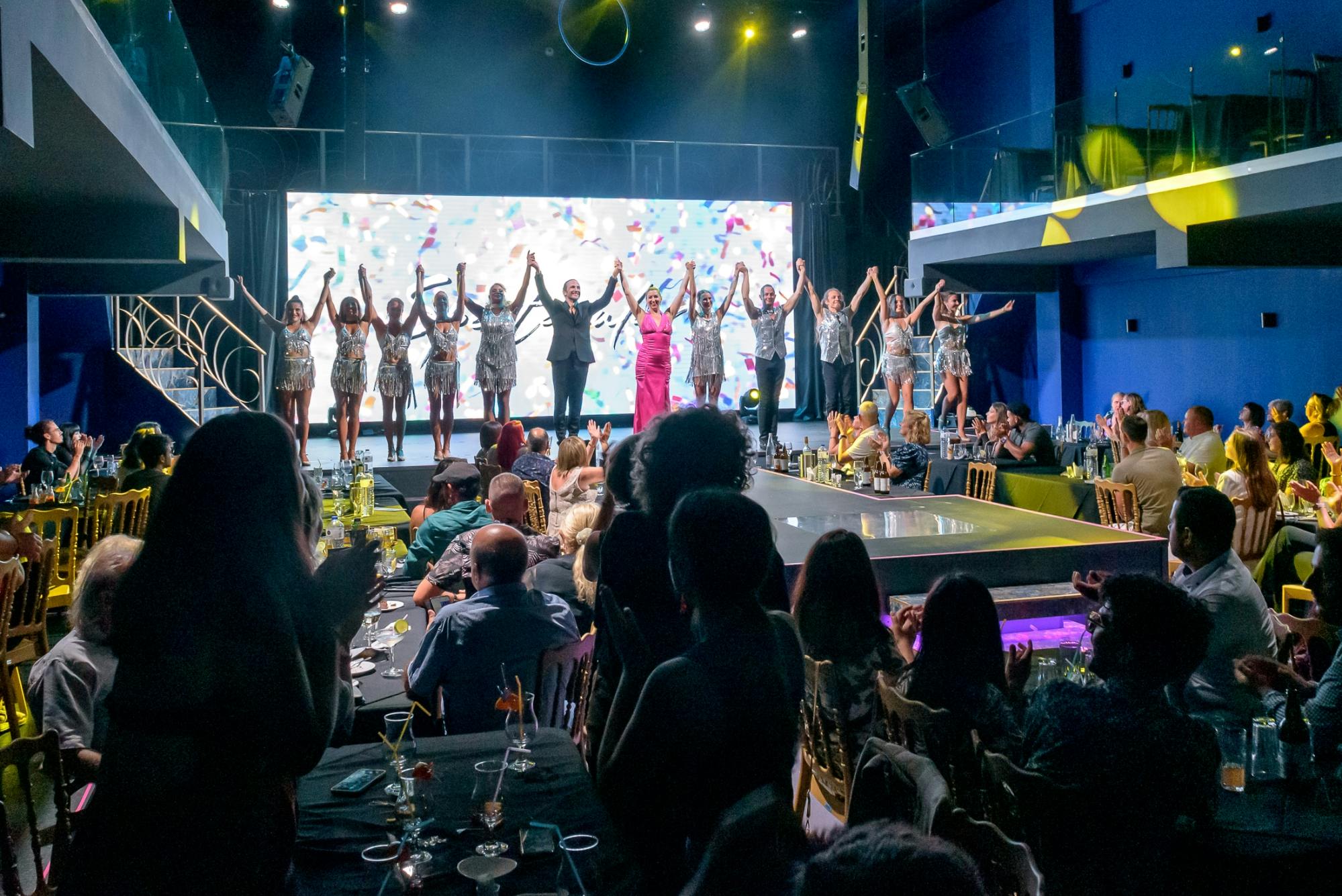 Entradas para la Espectacular cena show con traslado opcional