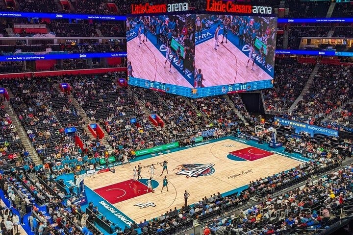 Basketbalwedstrijd Detroit Pistons in Little Caesars Arena