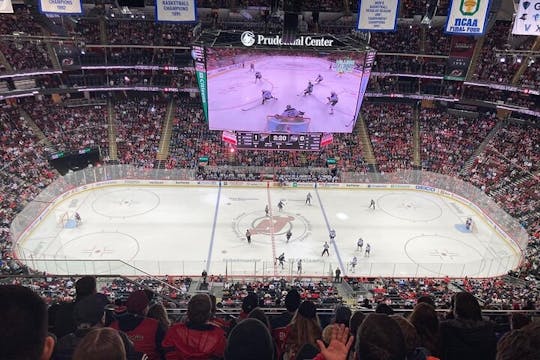 Mecz hokeja na lodzie New Jersey Devils w Prudential Center
