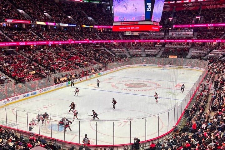 Partita di hockey su ghiaccio dei senatori di Ottawa al Canadian Tire Center