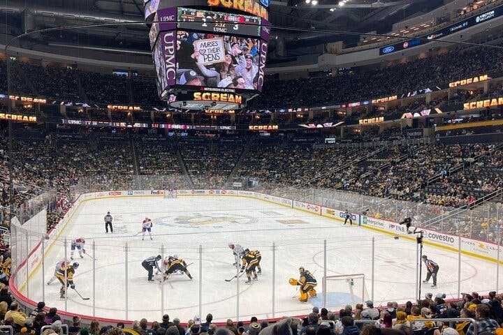 Jogo de hóquei no gelo do Pittsburgh Penguins na PPG Paints Arena