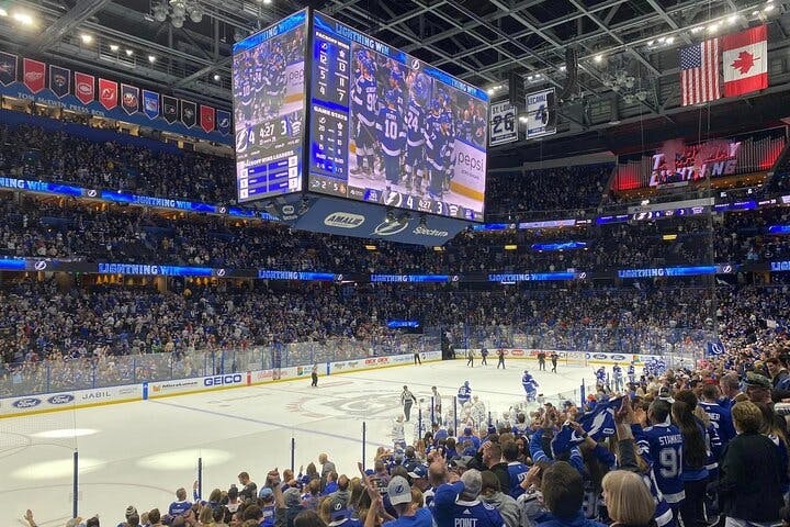 Mecz hokeja na lodzie Tampa Bay Lightning w Amalie Arena