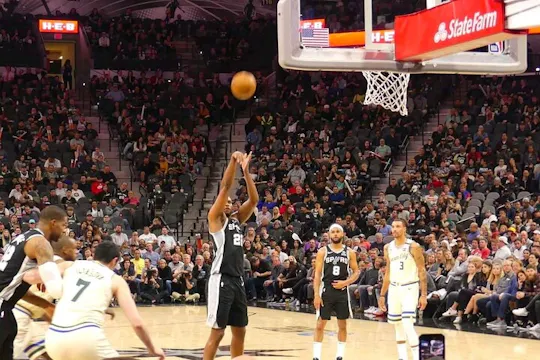 Partita di basket dei San Antonio Spurs al Frost Bank Center