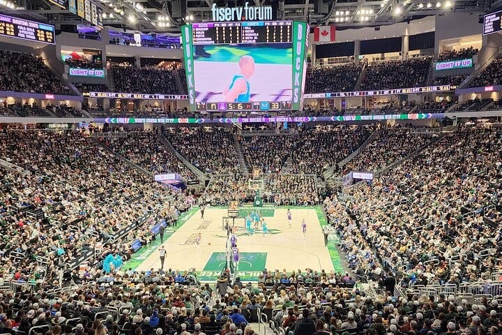 Milwaukee Bucks basketbalwedstrijdkaartjes op het Fiserv Forum