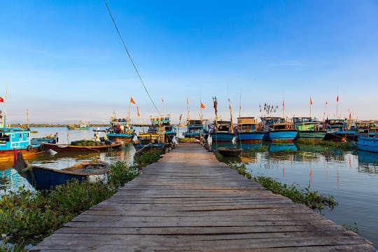 Półdniowa wioska rybna i słynny wietnamski Sampan