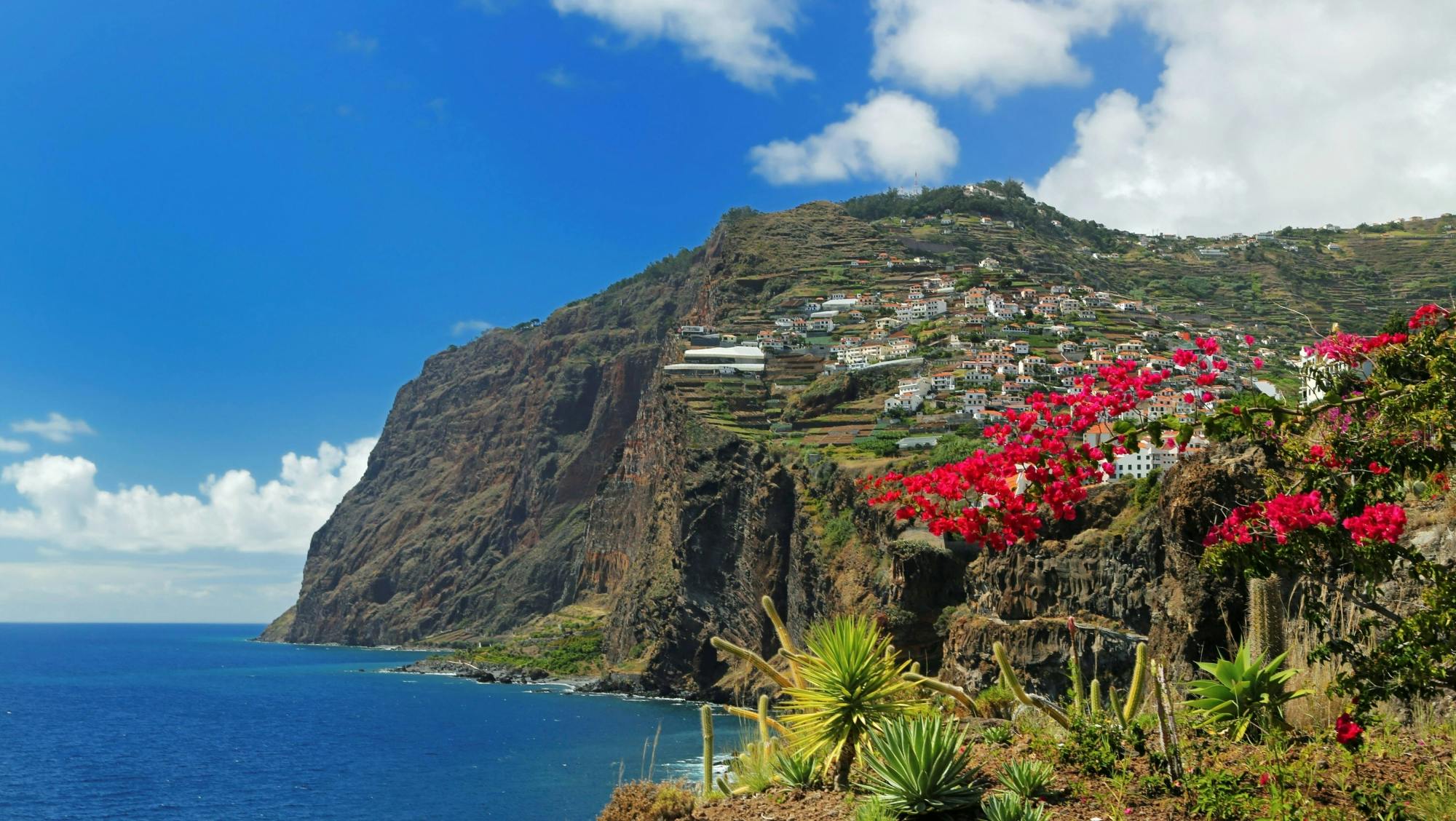 Vistas icónicas del Valle de las Monjas y Cabo Girão