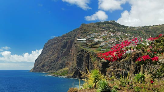 Vistas icónicas del Valle de las Monjas y Cabo Girão