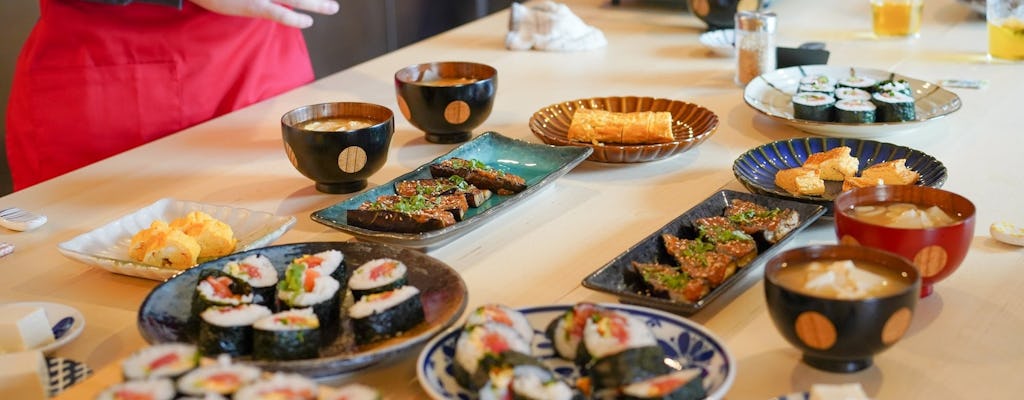 Kochkurs für Tokio-Sushirollen mit Besuch eines örtlichen Supermarkts