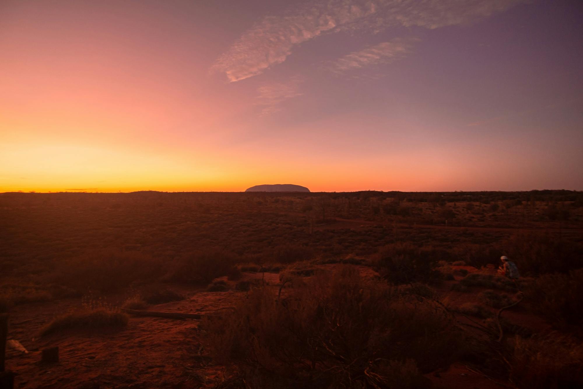 Heilige Stätten des Uluru und Sonnenuntergang