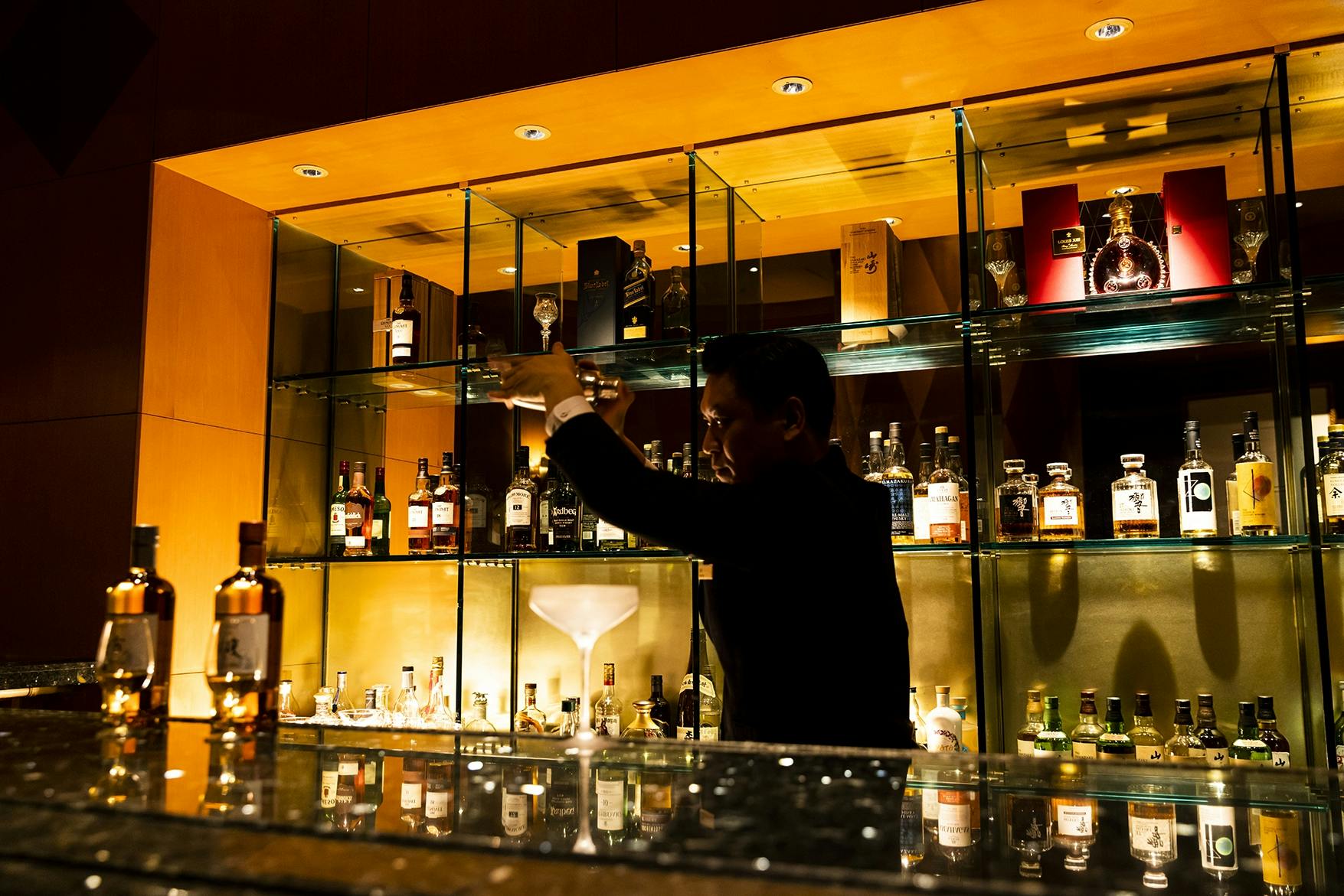 Japanse whiskycollectie Nikka-whisky's in Captain's Bar