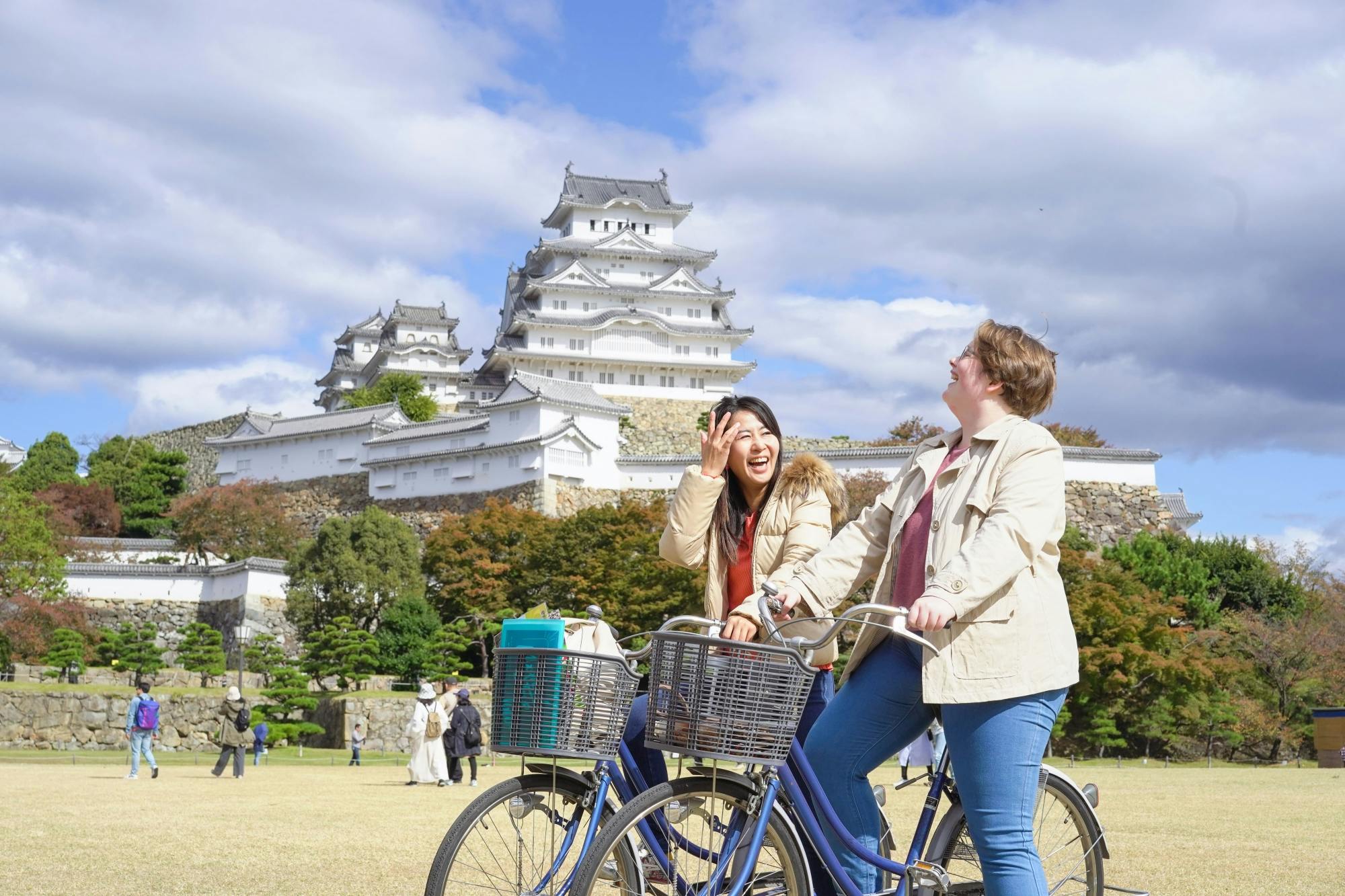 Visite guidée à vélo de la ville du château de Himeji avec déjeuner