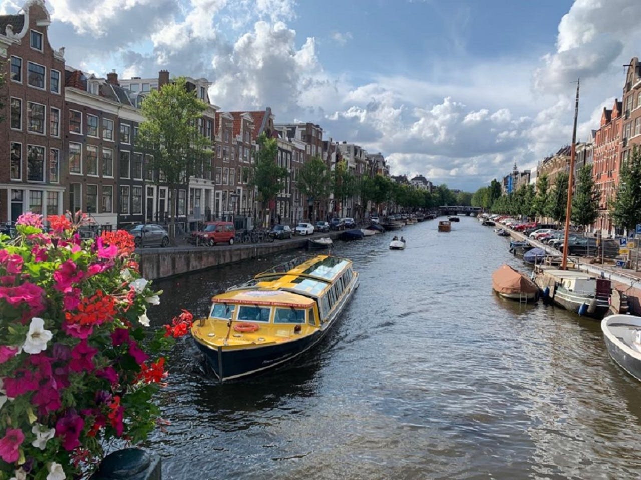 90-minute Pizza Cruise Along The Amsterdam Canals