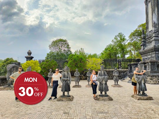 Tour de Hue Heritages y paseo en bote por el río Perfume con almuerzo