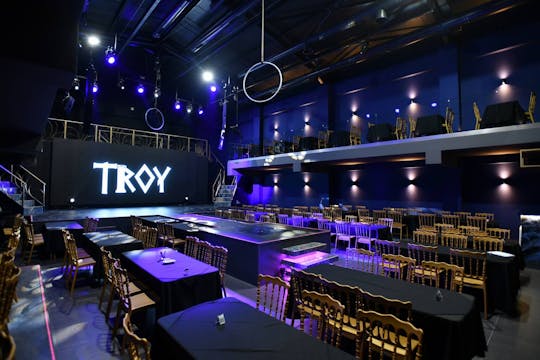 Alar The Troy Show Premium Ticket mit Abendessen