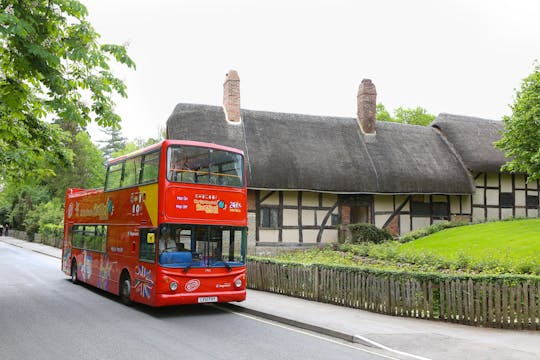 Stadtrundfahrt mit dem Hop-on-Hop-off-Bus durch Stratford-upon-Avon