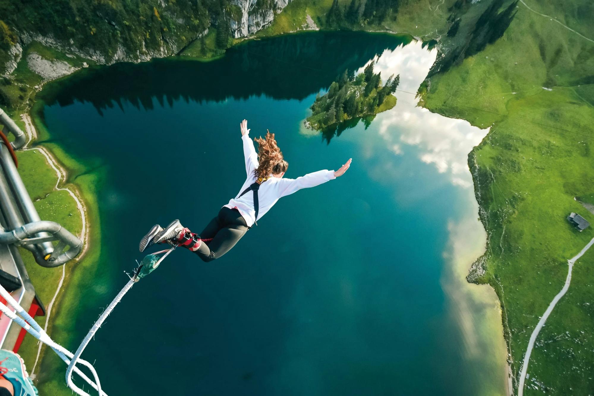 Expérience de saut à l'élastique sur le Stockhorn en Suisse