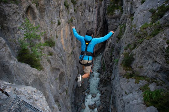 Experiência Canyon Swing em Grindenwald