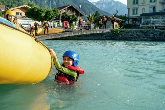 Experiencia de rafting para familias en el lago Brienz