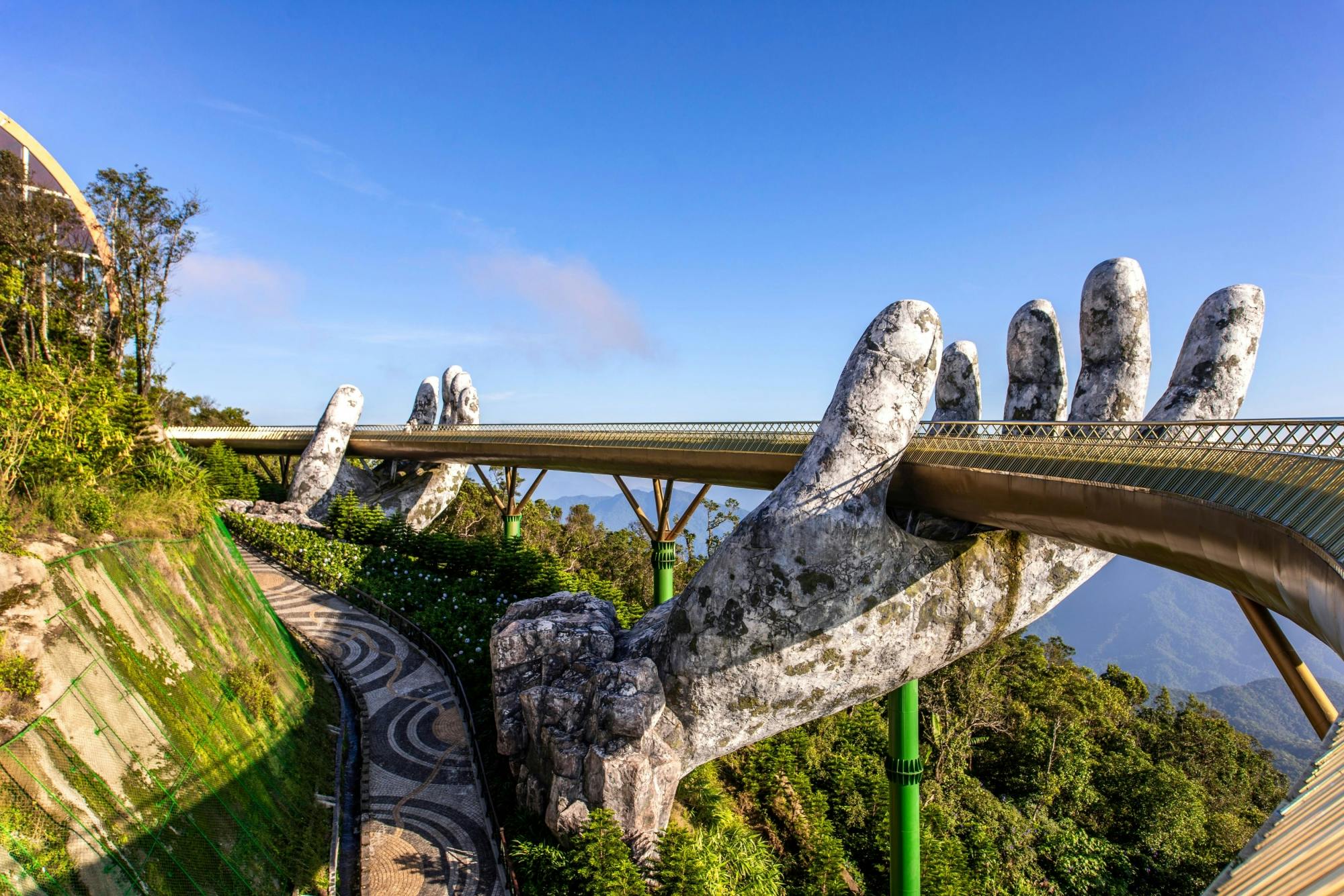 Transfer autobusem Golden Bridge z Da Nang