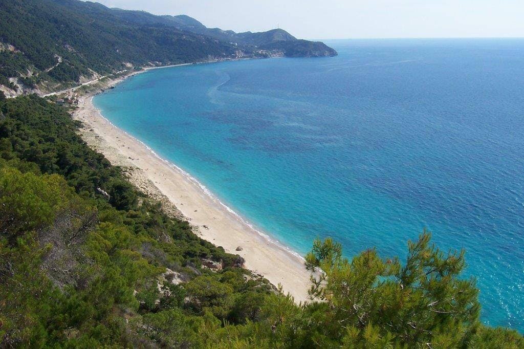 Traslado a la playa de Pefkoulia