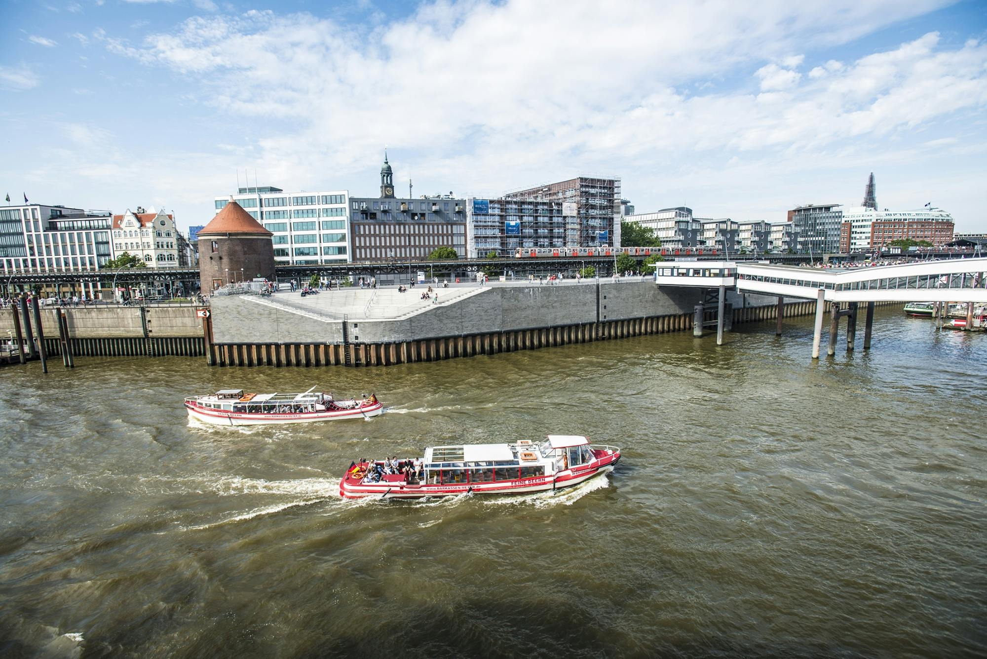 Tour guiado en barco de 2 horas por el puerto de Hamburgo
