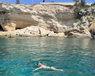 Visite privée en bateau d’Ortigia et de ses grottes avec plongée en apnée