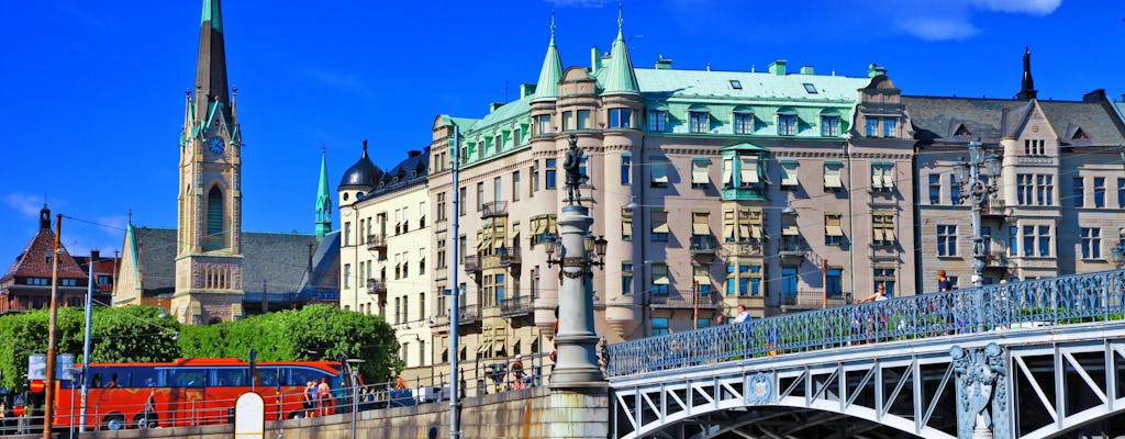Wycieczka łodzią pod mostami w Sztokholmie