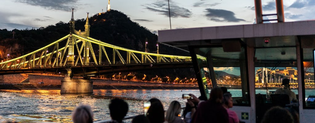 Crucero turístico nocturno de 1 hora en Budapest