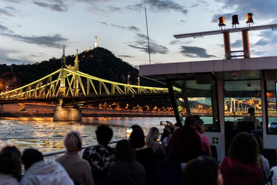 Budapest på 1-times sightseeing-bådtur om aftenen
