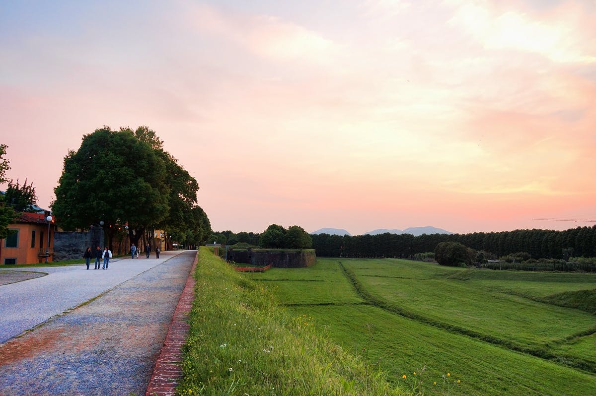 Begeleide e-biketour door Lucca en de muren