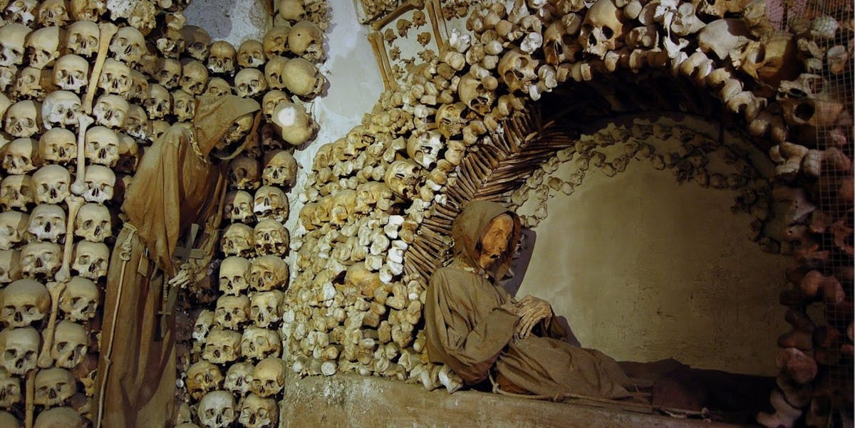 Visita guidata alle Catacombe e alla Cripta dei Cappuccini con trasferimento