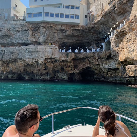 Crucero en barco compartido a las cuevas de Polignano a Mare