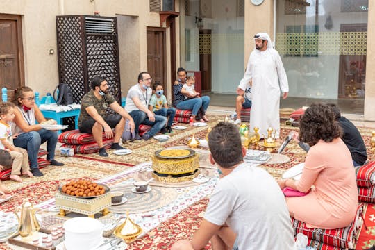 Esperienza con pranzo nell'ospitalità degli Emirati e tour di Dubai