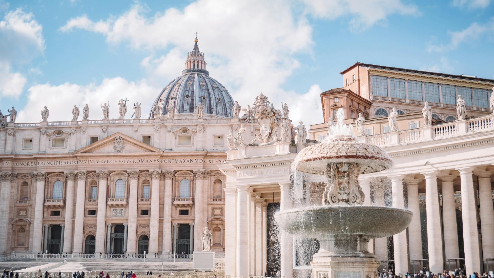 Tour guidato della Basilica di San Pietro, Piazza e Grotte Papali in inglese