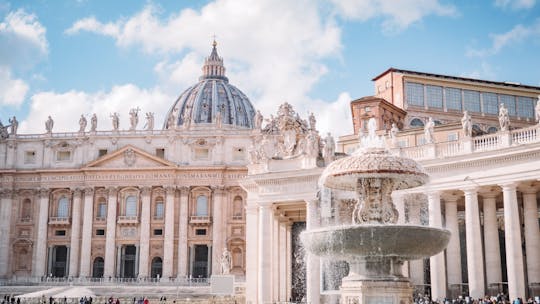 St. Peter's Basilica, Square and Papal Grottoes Guided Tour in English