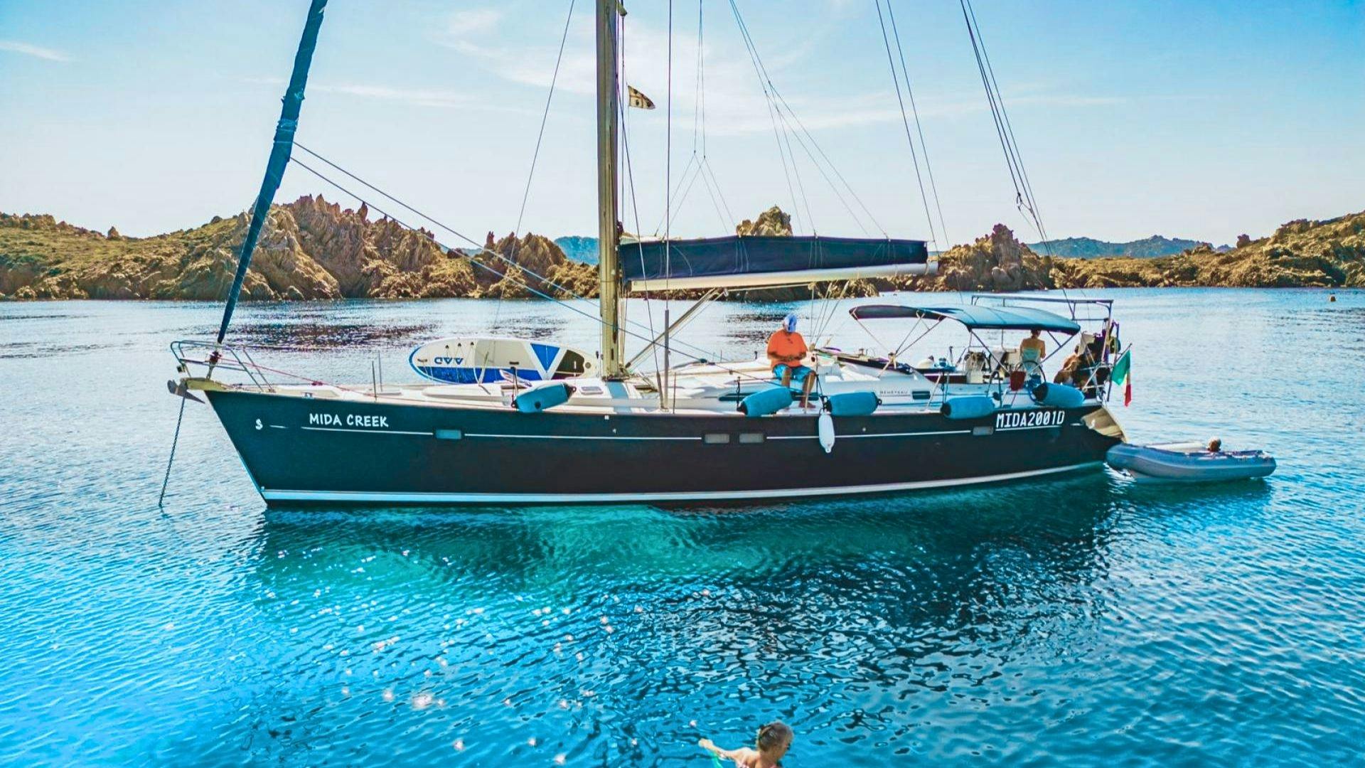 Ganztägige Segelboottour nach Korsika mit Mittagessen