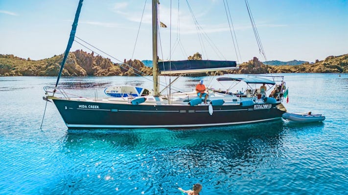 Escursione di intera giornata in barca a vela in Corsica con pranzo