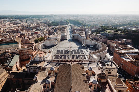 Tour VIP pela Basílica de São Pedro com subida à cúpula e cripta papal