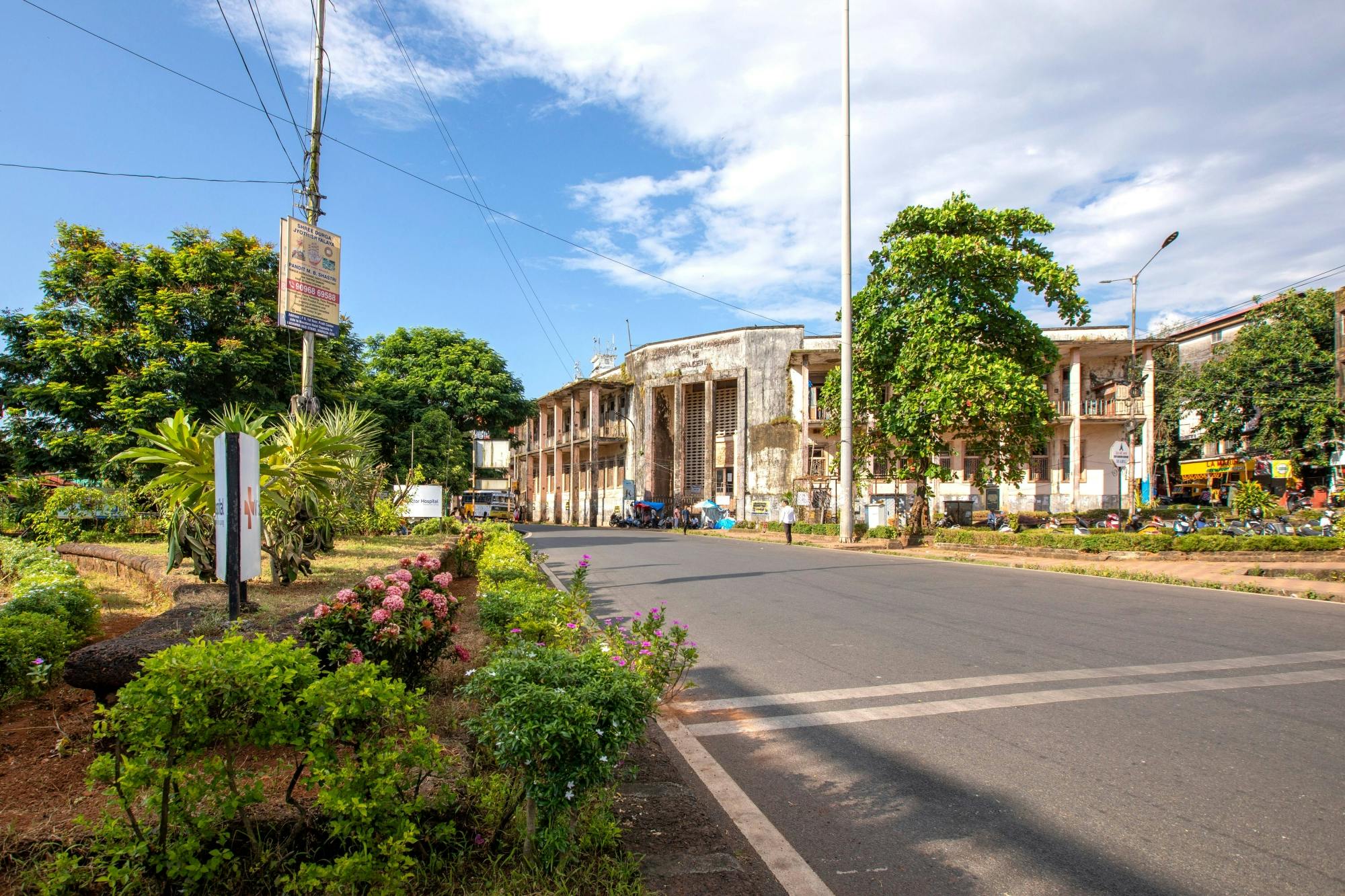 Colonial Goa Tour with Rickshaw and Train Ride