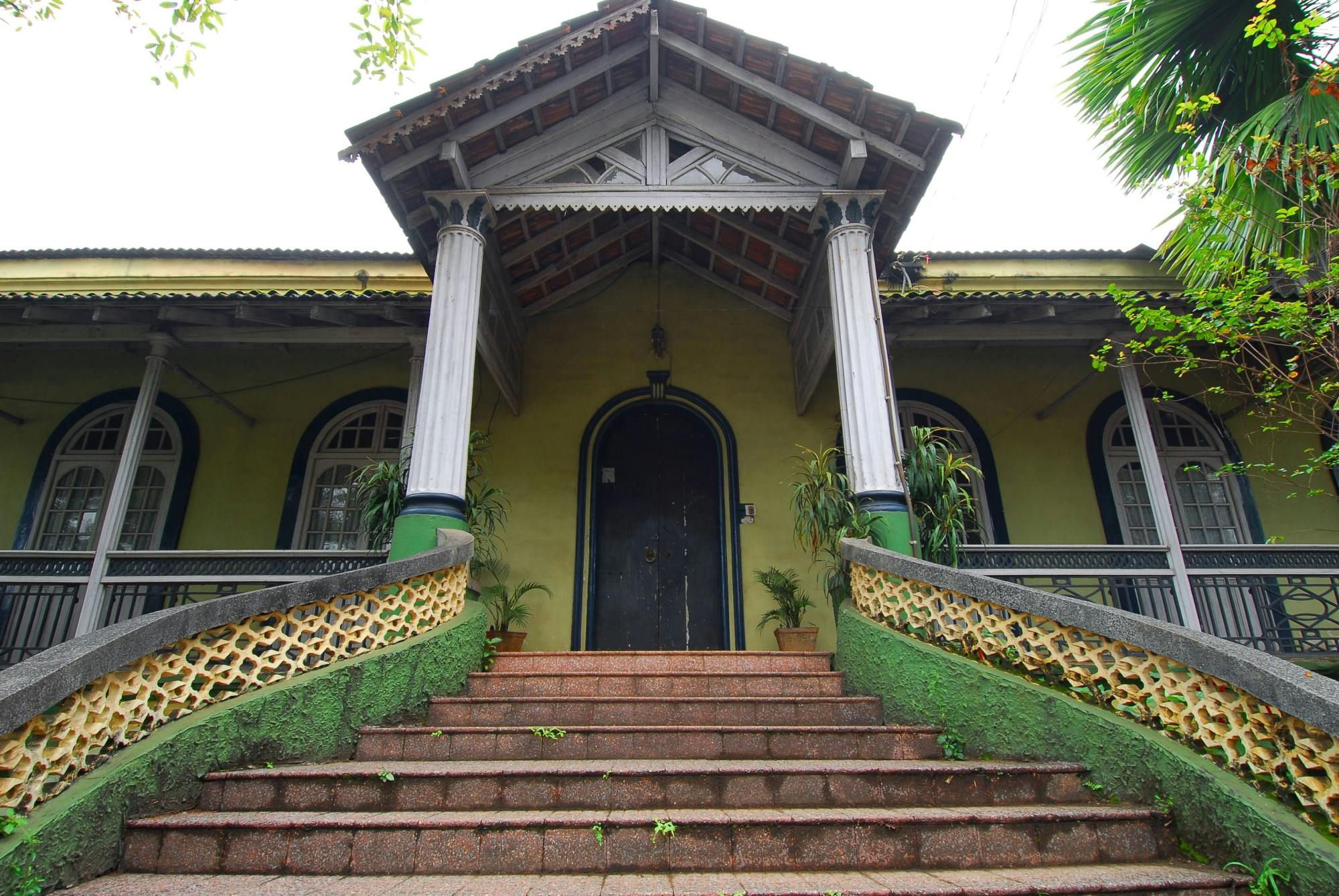 Colonial Goa Tour with Rickshaw and Train Ride