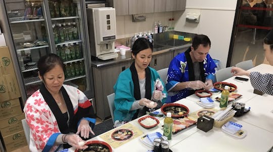 Ervaring met het maken van sushi in Dotonbori met 8 stuks sushi