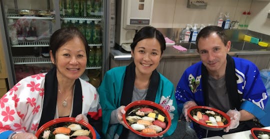Ervaring met het maken van sushi in Dotonbori met 12 stuks sushi