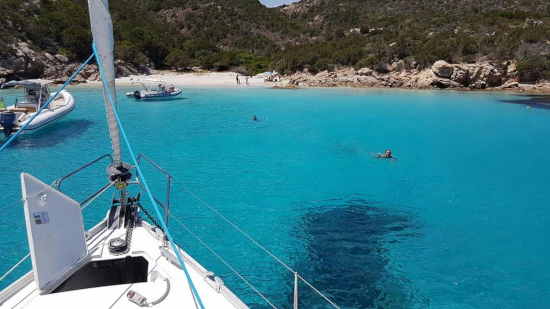 Zeilboottocht van een hele dag in de La Maddalena-archipel vanuit Palau