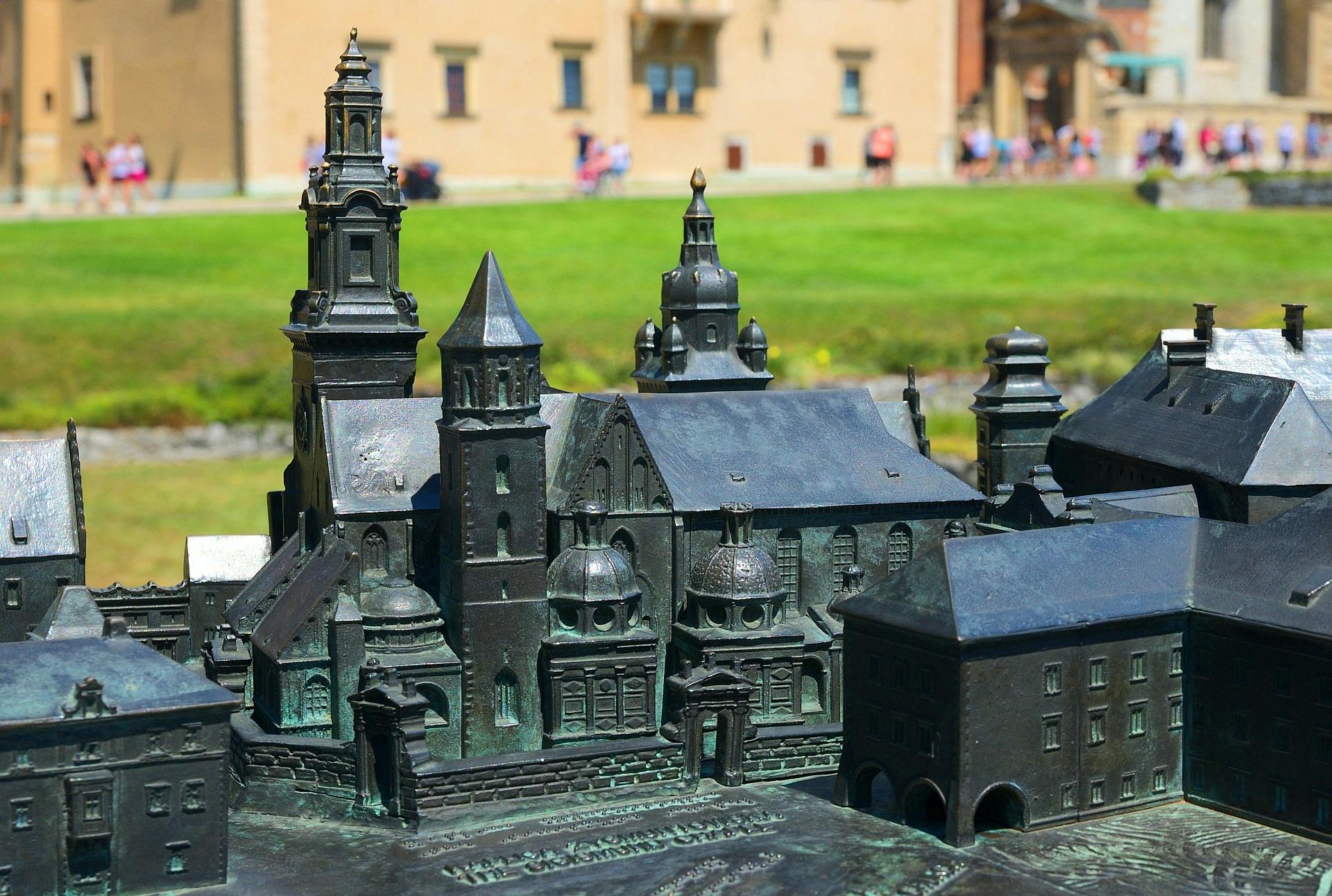 Visita guiada polaca al tesoro de la corona del castillo de Wawel