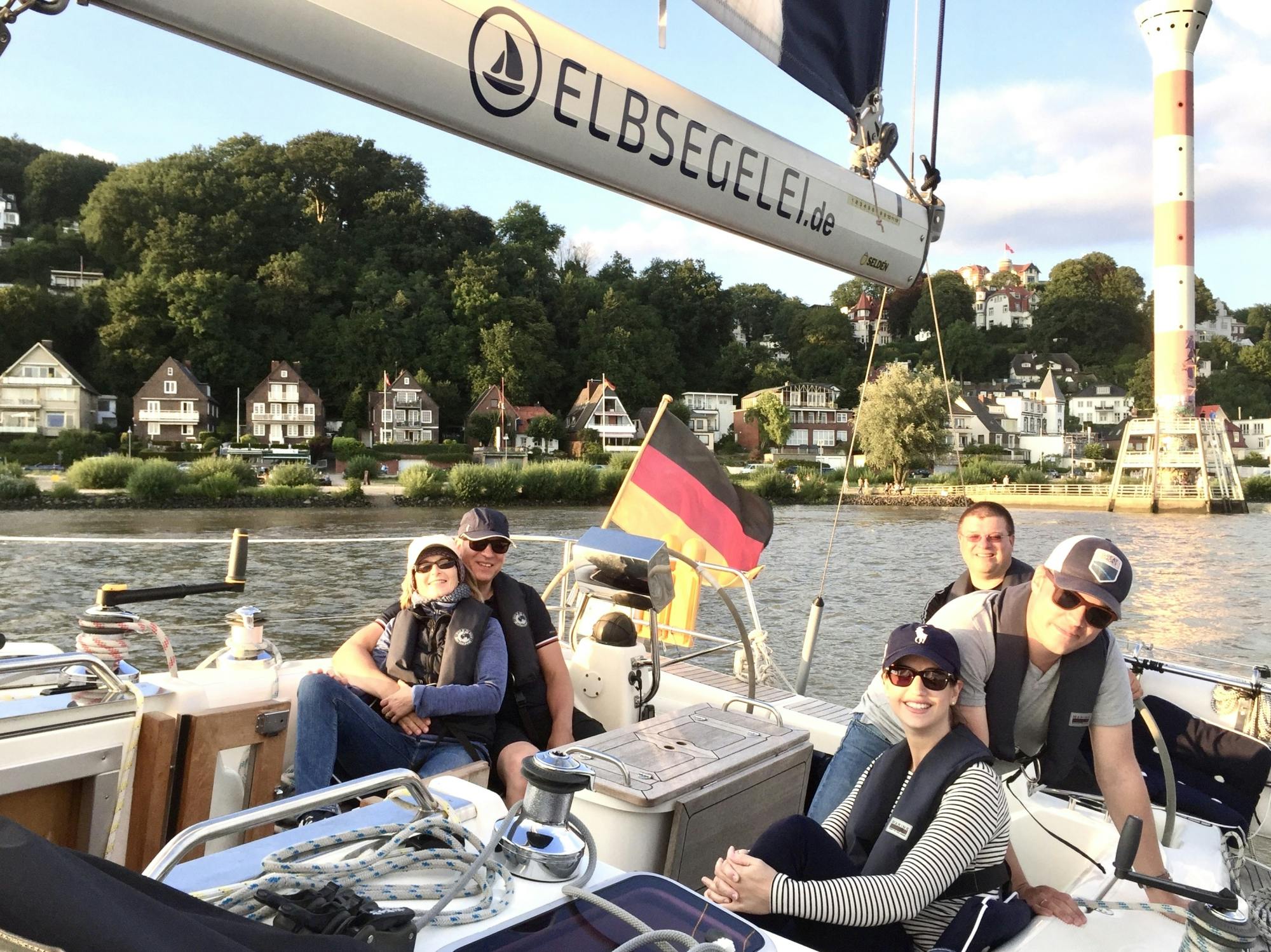 Auténtico viaje en velero hasta las puertas de Hamburgo desde Wedel