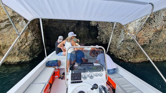 Passeio de barco privado de meio dia pela baía de Taormina