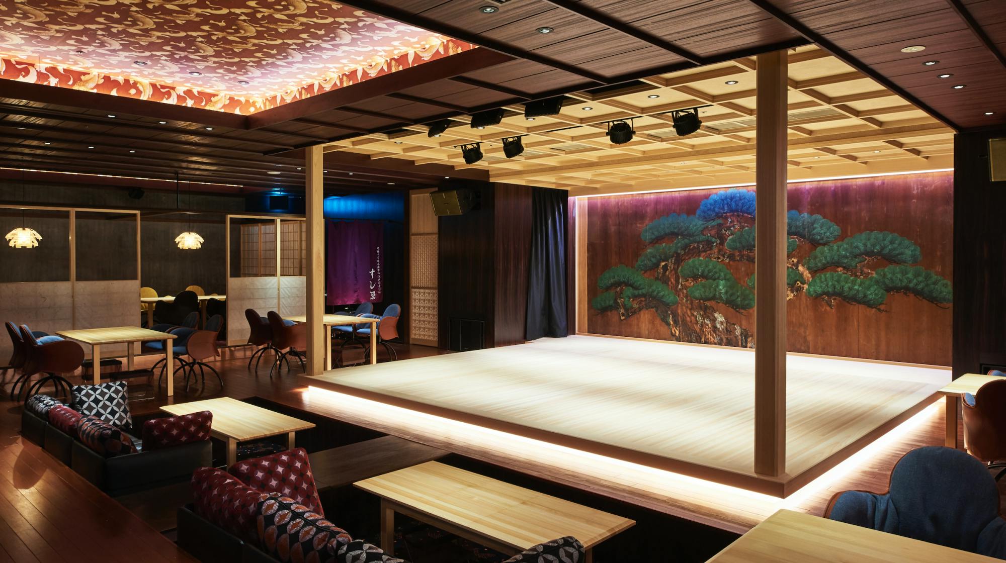 Sofa Seat With Show and Dinner at Suigian in Tokyo