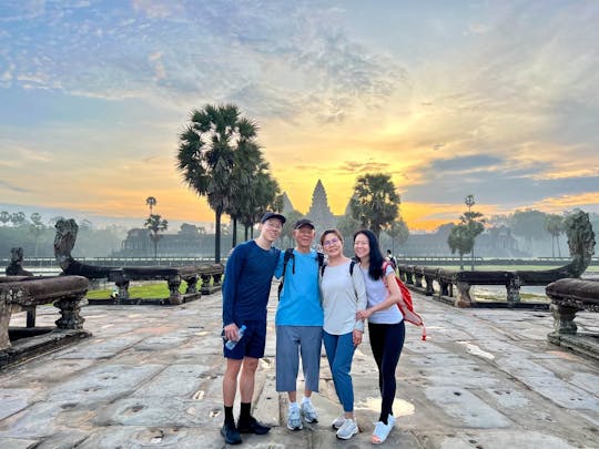 Viagem de 3 dias a Angkor Wat e vila flutuante saindo de Siem Reap